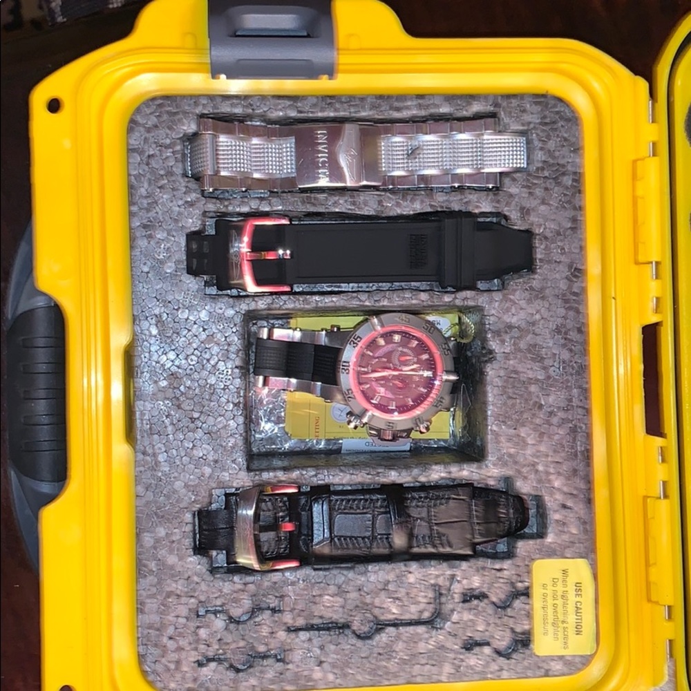 Brand new Invicta watch set with case.